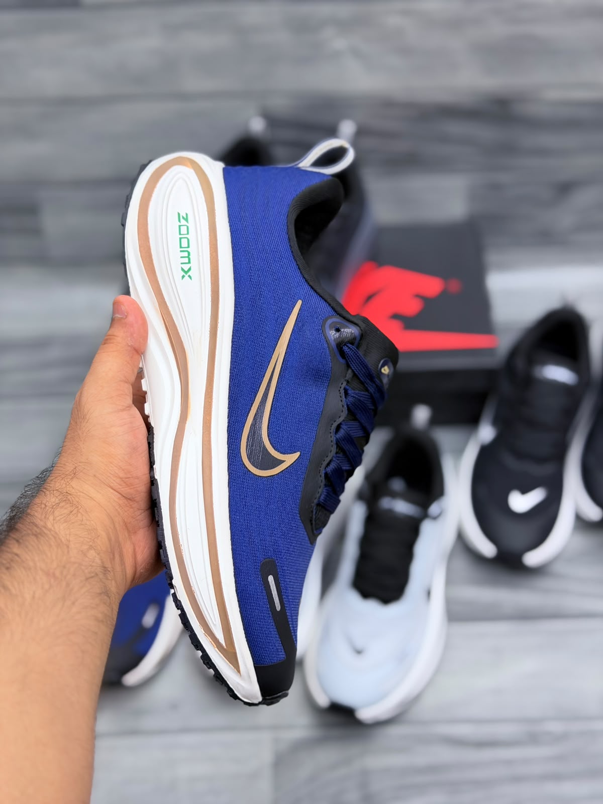 Nike Vomero 18 Plus Running Shoes