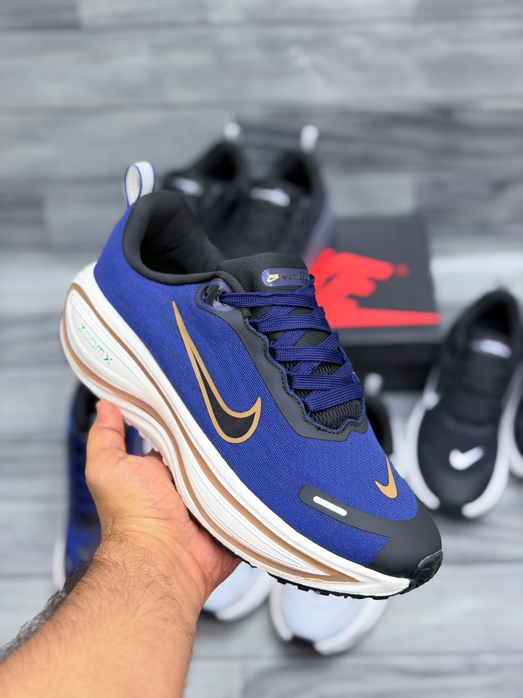 Nike Vomero 18 Plus Running Shoes