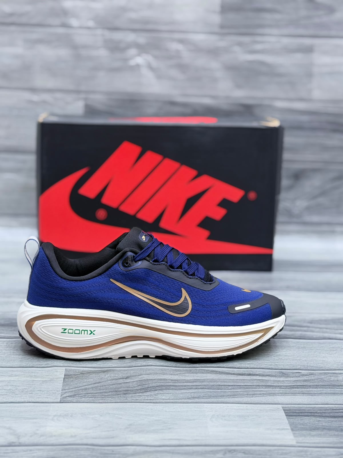 Nike Vomero 18 Plus Running Shoes