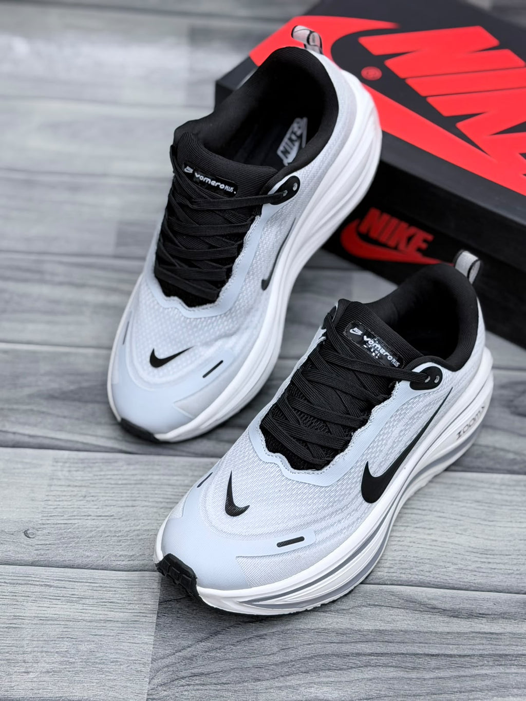 Nike Vomero 18 Plus Running Shoes
