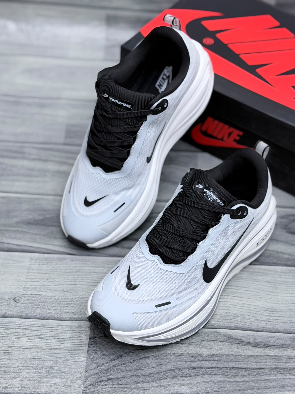 Nike Vomero 18 Plus Running Shoes
