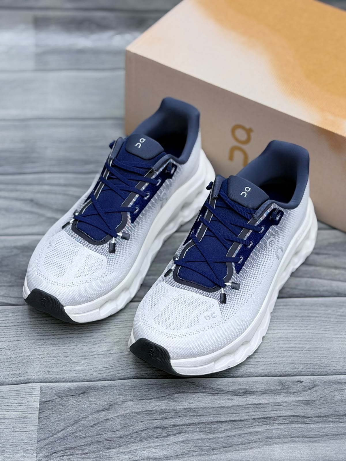 On Cloudtilt running shoes with original shoebox