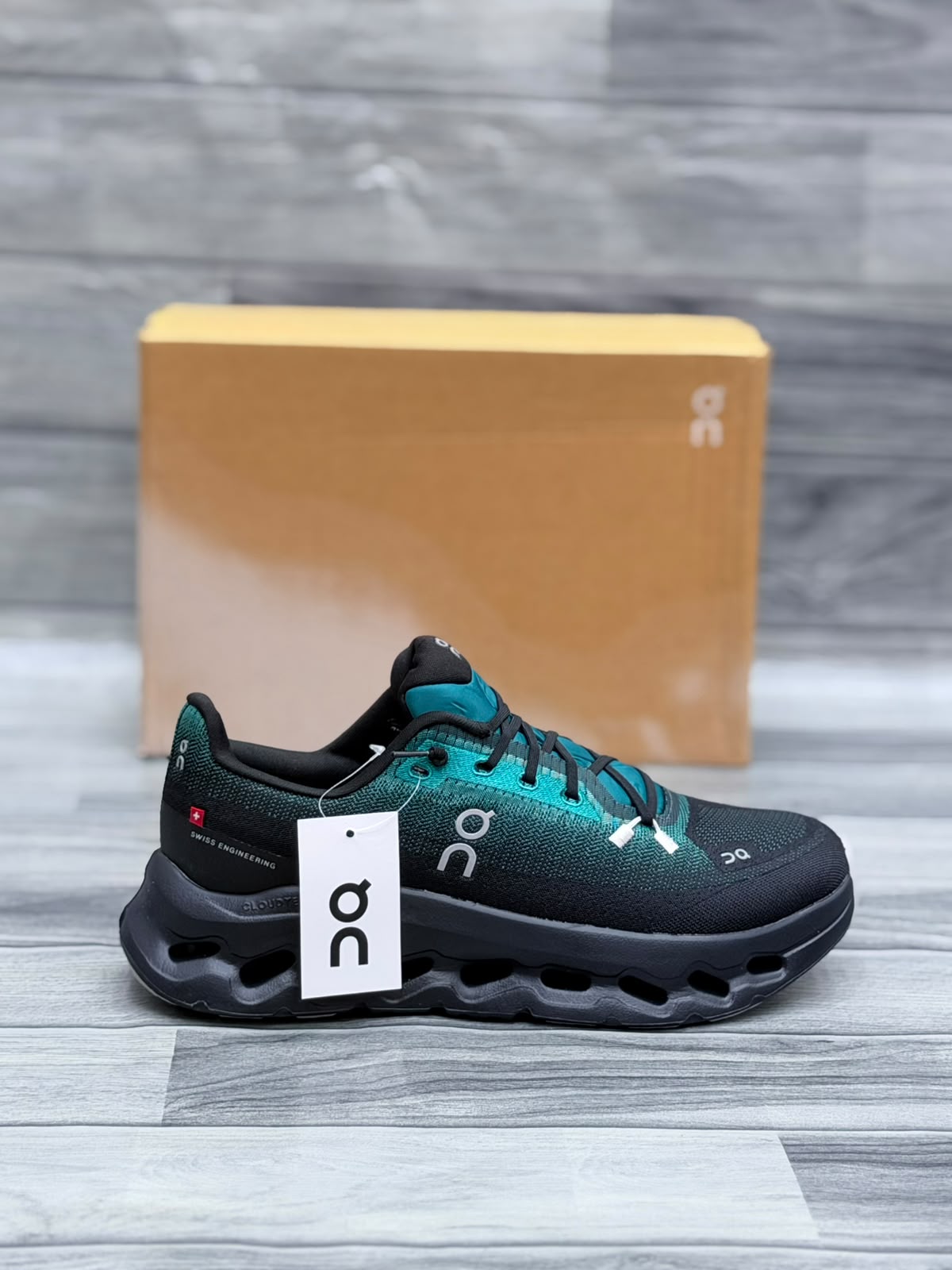 On Cloudtilt running shoes with original shoebox