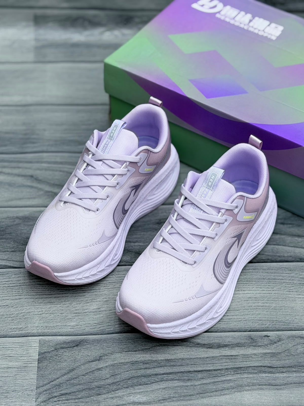 Women’s white and lavender lightweight sports shoes for running and training