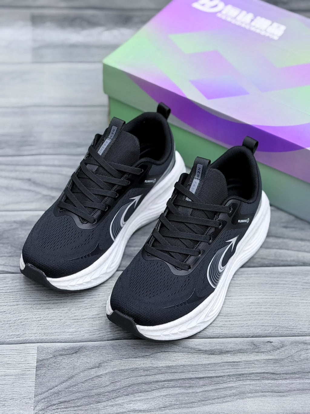 Women’s white and lavender lightweight sports shoes for running and training